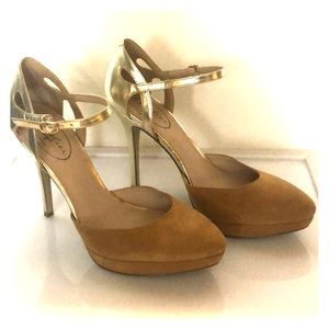 High heel shoes excellent for wedding.